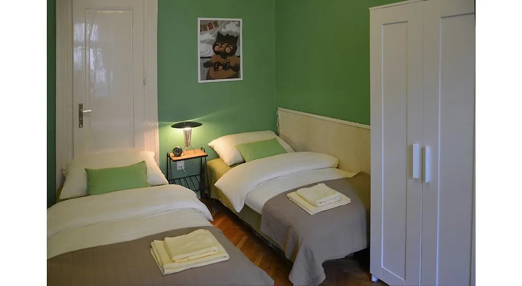 Cat And Co. Guesthouse 부다페스트