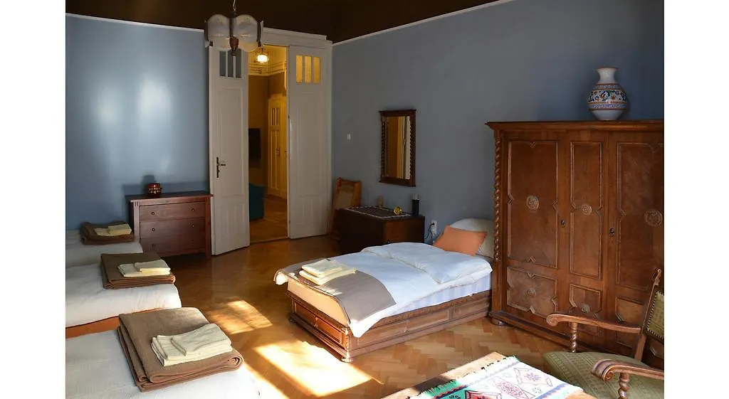 בודפשט Cat And Co. Guesthouse אכסניה